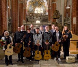 Das Gitarrenensemble Brandenburg beim Eröffnungskonzert der Brandenburger Gitarrentage 2026 (in Zusammenarbeit mit der Brandenburger Sommerorgelnacht) am 25. September 2026 in der St.-Katharinen-Kirche, Brandenburg an der Havel